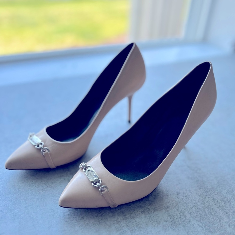119. Nude Gucci Heels - Picture 2 of 12